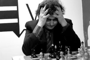 Petr Vaněk při šachové partii
